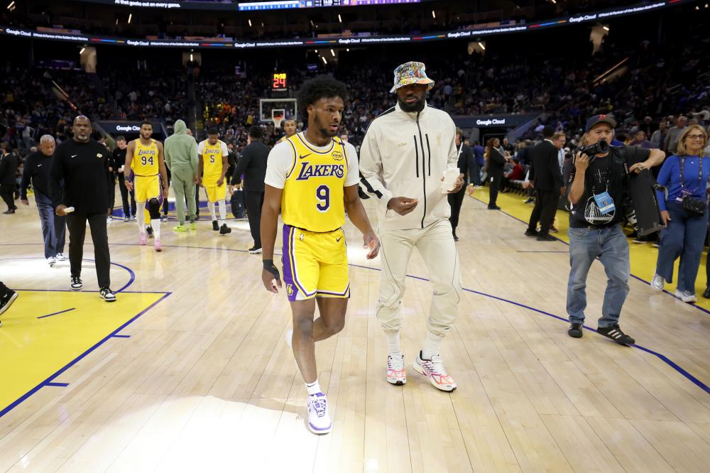 其首秀中的 其首秀中的